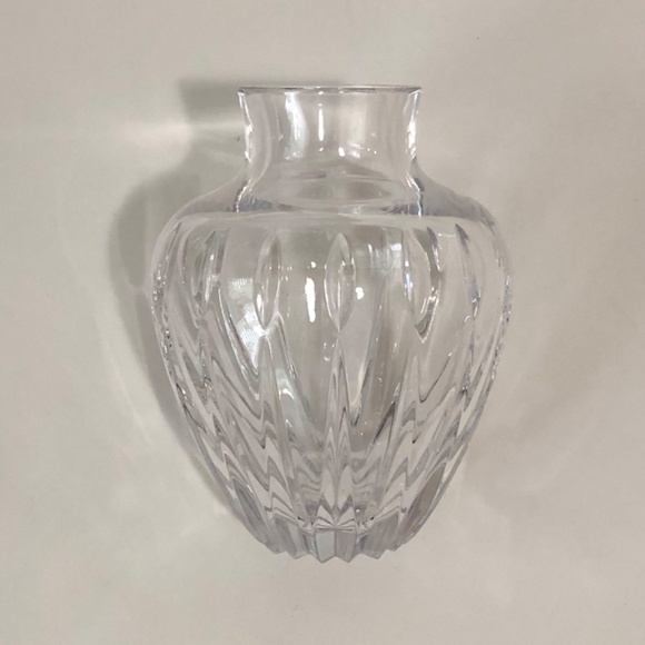 Atlantis Crystal Vase Cameo Collection - Picture 4 of 7